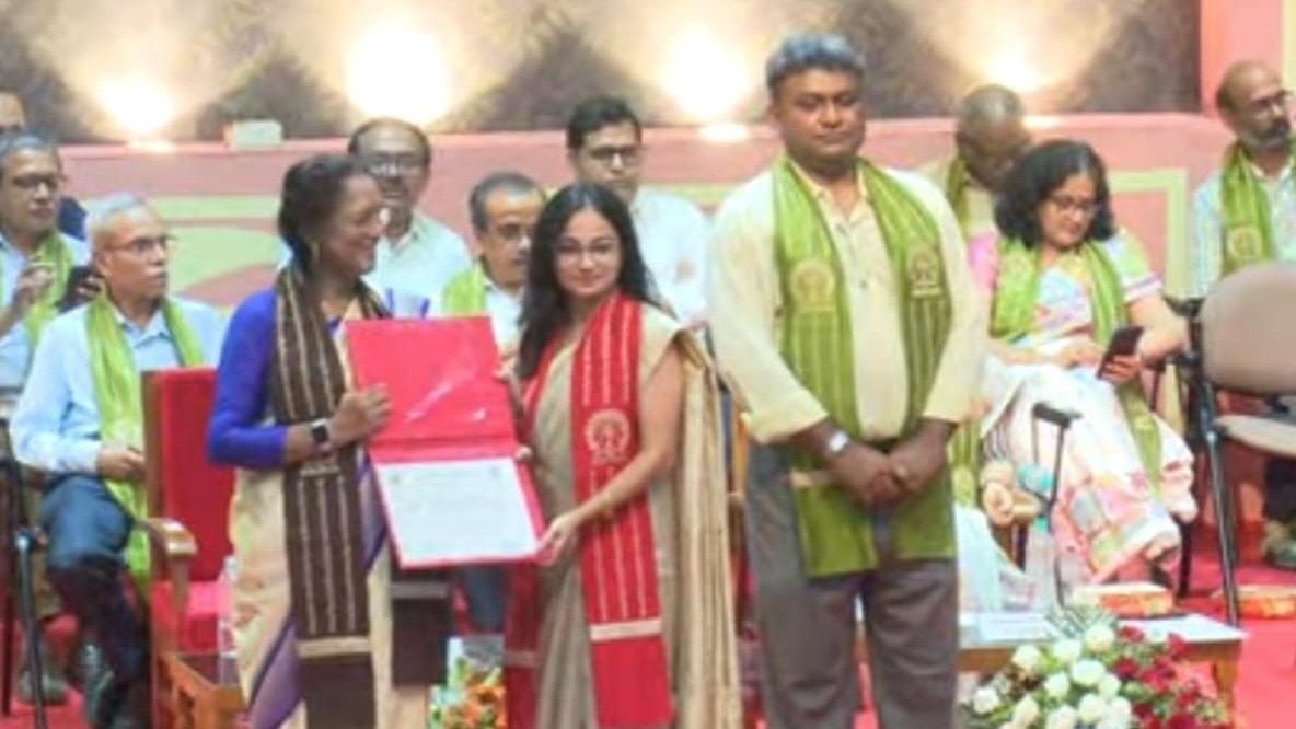 Mansi Pathak in award funcion