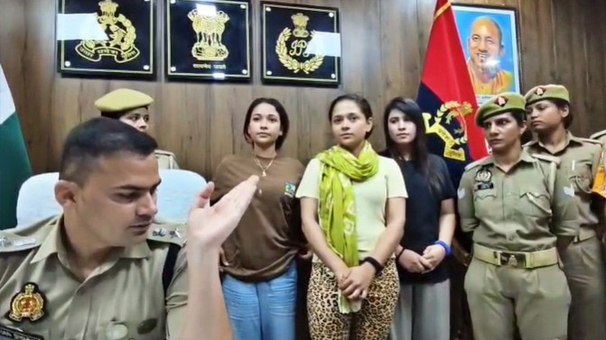 Sambhal SP warned the reelbaaz girls (Photo: ITG)