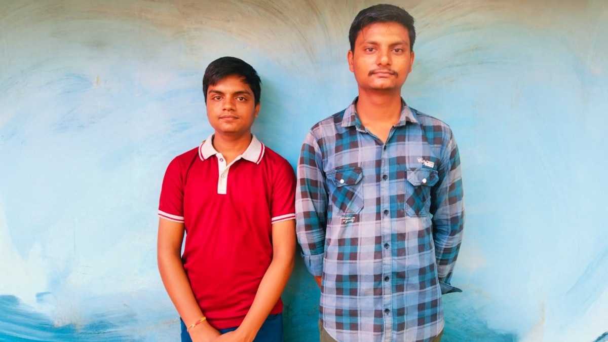 अपने बड़े भाई के साथ माेनू मीणा 