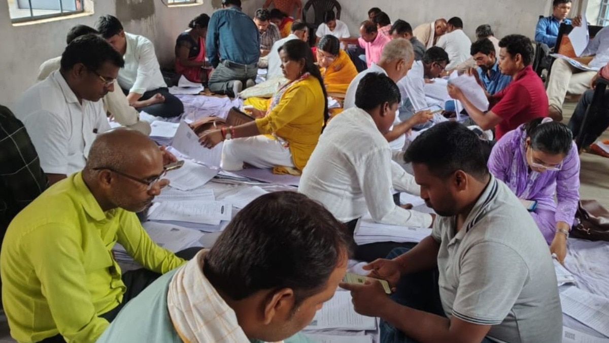 सीमांचल के 7 जिलों में आवासीय प्रमाण पत्र बनवाने की होड़, घुसपैठियों के आवेदन की आशंका से सरकार अलर्ट