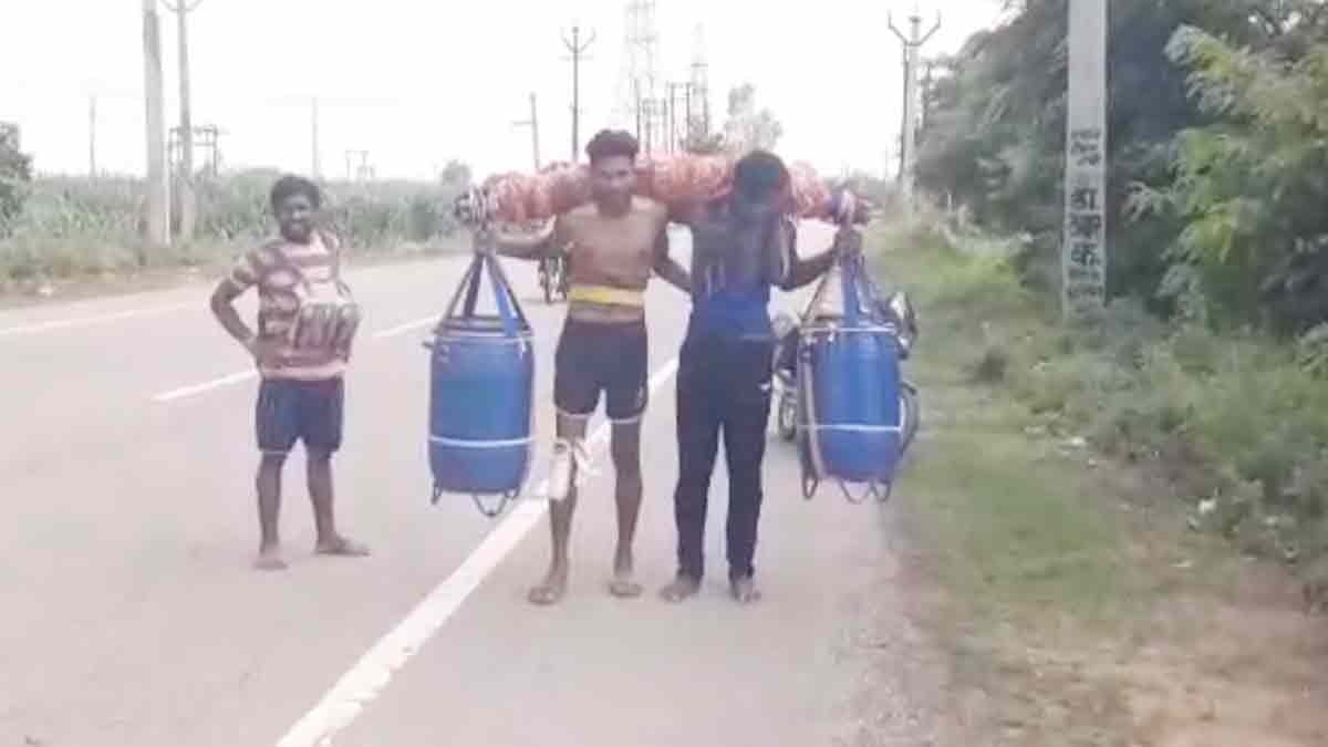 Blue drum became a devotee of Bhole 
