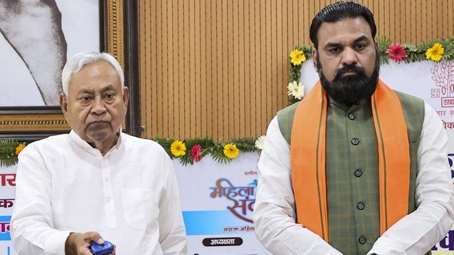 बिहार के मुख्यमंत्री नीतीश कुमार और डिप्टी सीएम सम्राट चौधरी (File Photo: PTI)