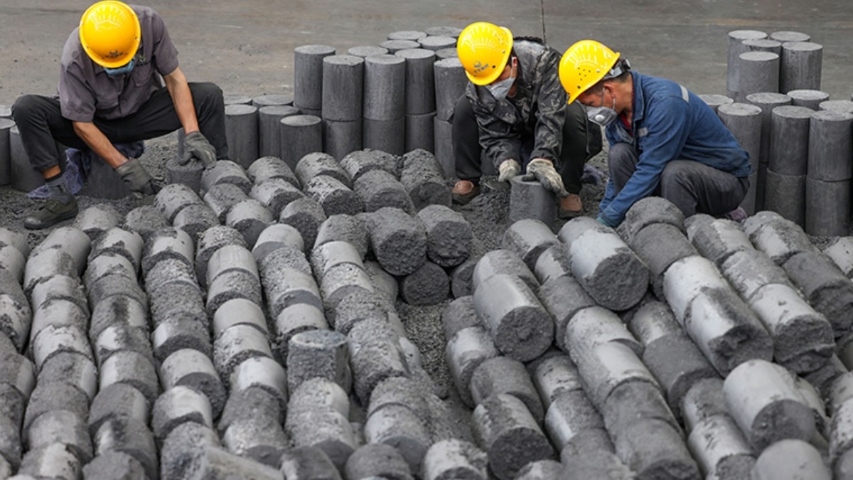 US imposes massive 93.5% tariff on Chinese graphite used in EVs