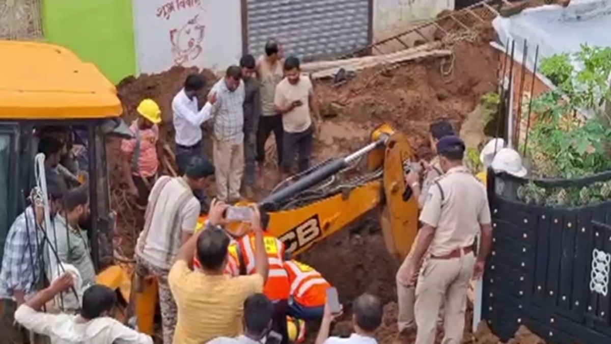 SEwer line work in lane 