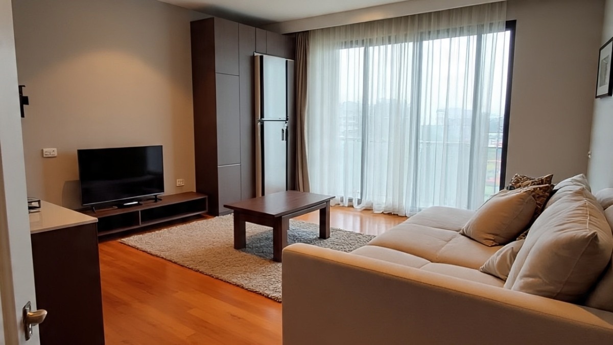 बेंगलुरु की महिला ने 24 साल की उम्र में फ्लैट खरीदकर अपनी ये उपलब्धि सोशल मीडिया पर शेयर की है. (Photo: AI Generated)