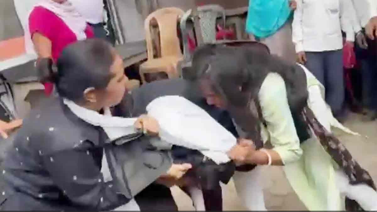 Fight Between Two Female Lawyers, Video Goes Viral 