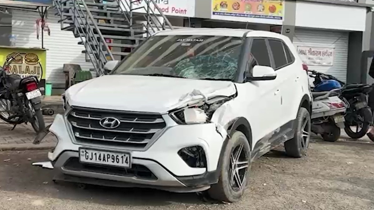 भावनगर में तेज रफ्तार कार से कुचलने से 2 लोगों की हुई मौत. (Photo: Screengrab)