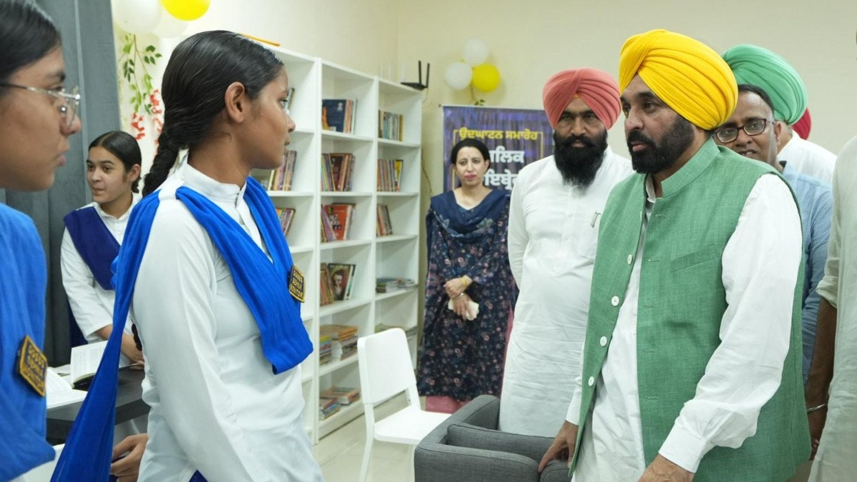 पंजाब CM भगवंत मान ने स्टूडेंट्स के हवाले किए कई पुस्तकालय (Photo: ITG)