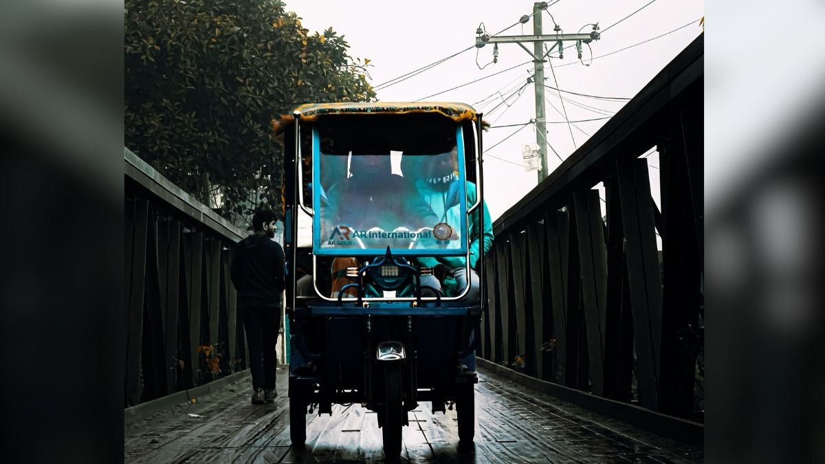 भोपाल में ई-रिक्शा से स्कूली बच्चों को लाने-ले जाने पर रोक, प्रशासन ने इसे असुरक्षित बताया