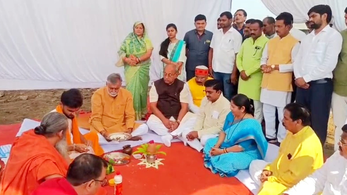 मंत्री के कार्यक्रम में अफसरों ने 10 लाख लुटाए. (PHOTO:ITG)