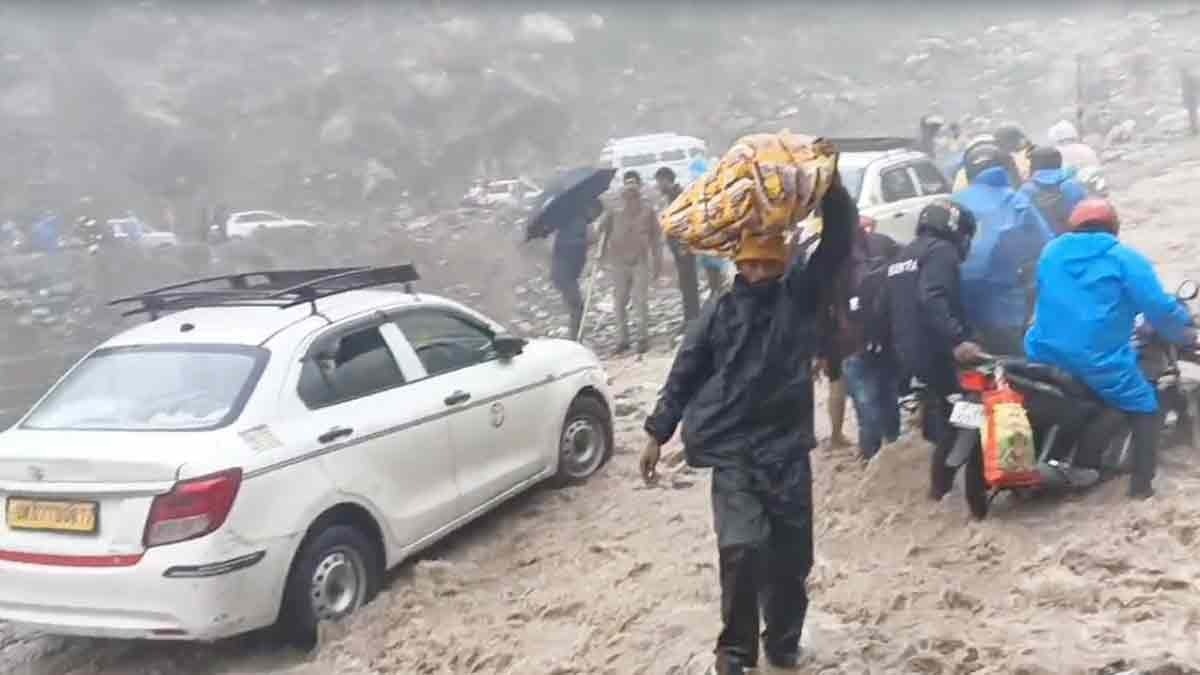  water is stuck on the road, causing problems for travellers