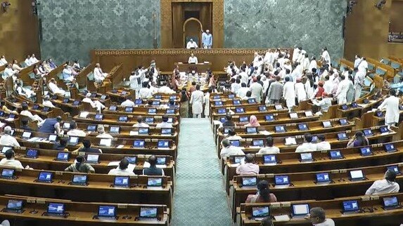 मॉनसून सत्र के पहले दिन नहीं चल सकी लोकसभा (Photo: Screengrab)