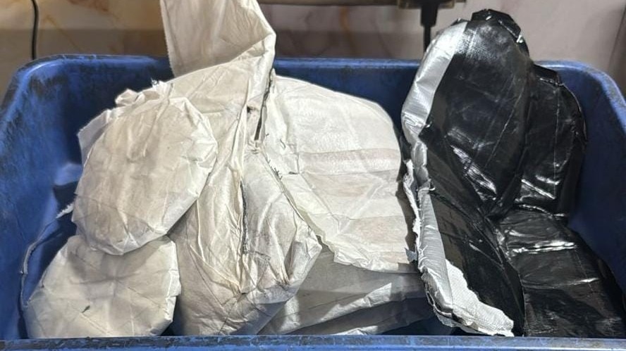 दुबई से एयर इंडिया की फ्लाइट से सूरत पहुंची थी. (Photo: Sanjay Singh Rathore/ITG).