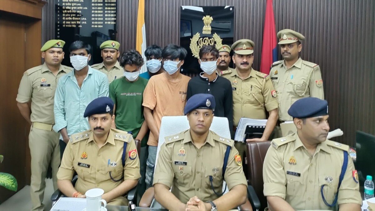 लखनऊ पुलिस की गिरफ्त में हत्यारोपी युवक (Photo- ITG) 