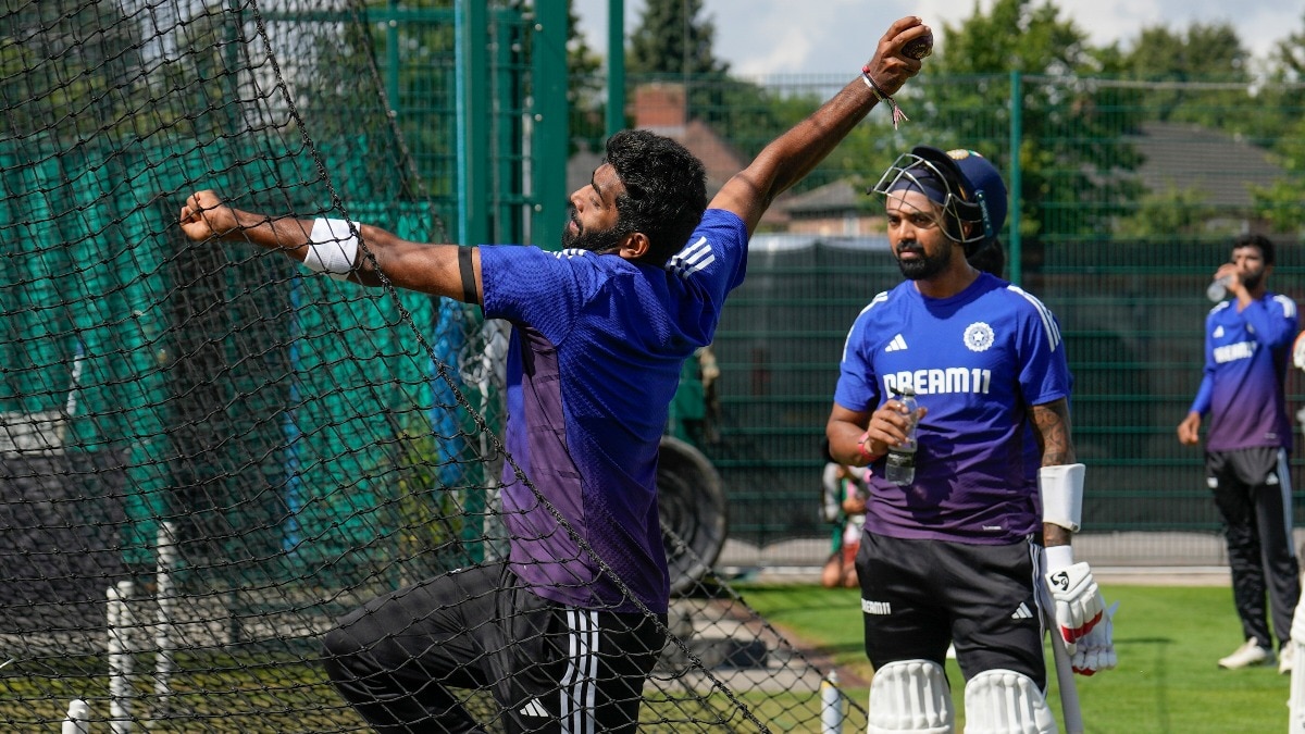 इरफान पठान ने जसप्रीत बुमराह से कहा- जब आप भारत के लिए खेलते हैं, तो आपको अपना सब कुछ देना होता है. (PTI)