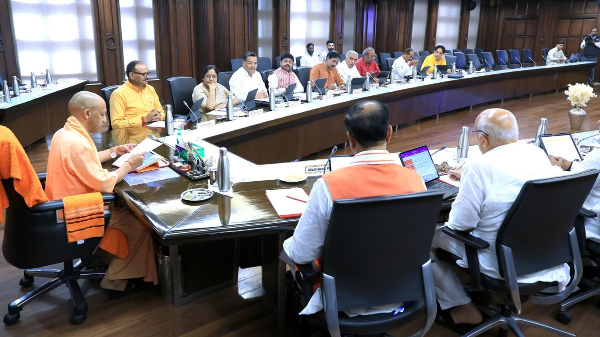 लखनऊ में कैबिनेट की बैठक करते मुख्यमंत्री योगी आदित्यनाथ (Photo: X/@CMOfficeUP)