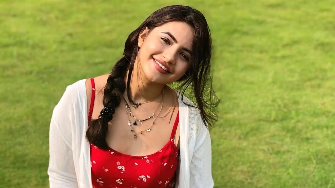 'बिग बॉस 19' की कंफर्म कंटेस्टेंट बनी ये हसीना? 11 साल पहले किया था एक्टिंग डेब्यू, 'चकोर' बनकर मिली पहचान