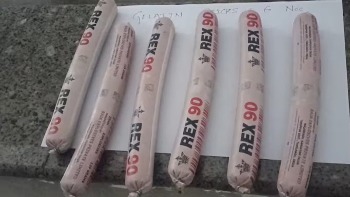 बेंगलुरु के बस स्टैंड पर मिला विस्फोटक, प्लास्टिक के कवर में छिपाकर रखी गईं जिलेटिन स्टिक, जांच में जुटी पुलिस और ATS