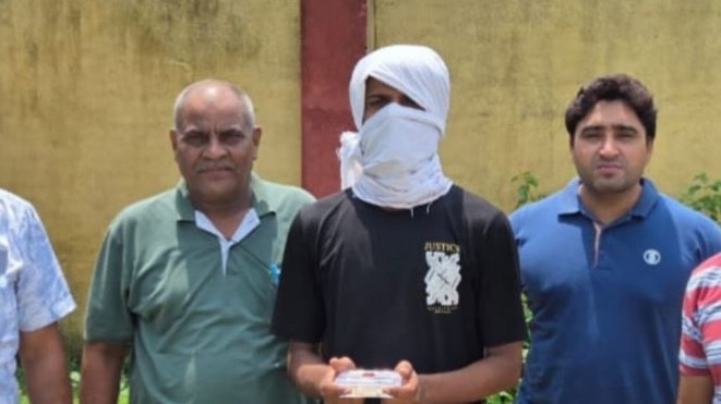 दिल्ली में दिनदहाड़े एक ज्वेलरी शॉप में हुई डकैती का पर्दाफाश.  (Photo: X/@DCP_SHAHDARA)