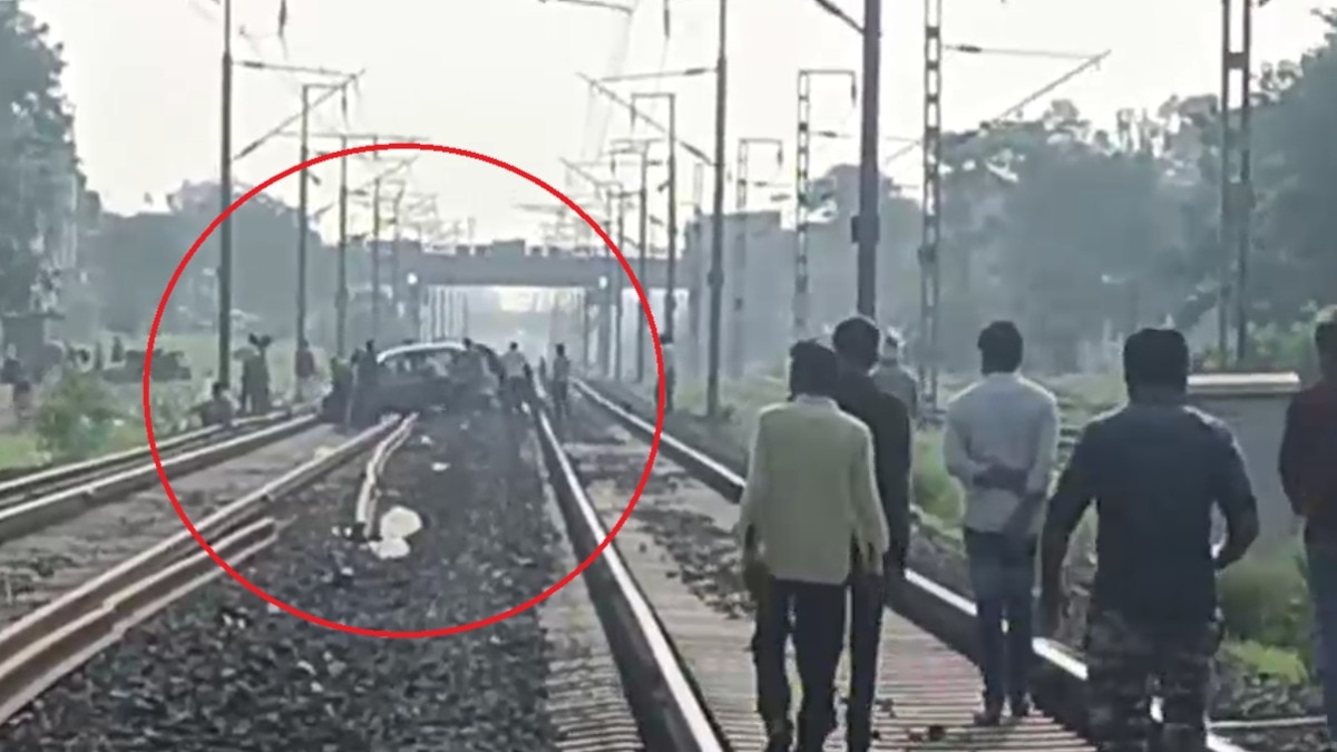 बच्चे ने अचानक कार स्टार्ट कर दी- (Photo: Screengrab)