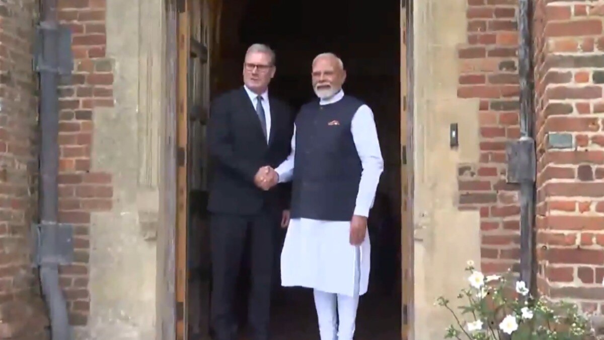 ब्रिटिश PM किएर स्टार्मर से मिले प्रधानमंत्री मोदी, फ्री ट्रेड डील पर हुए साइन