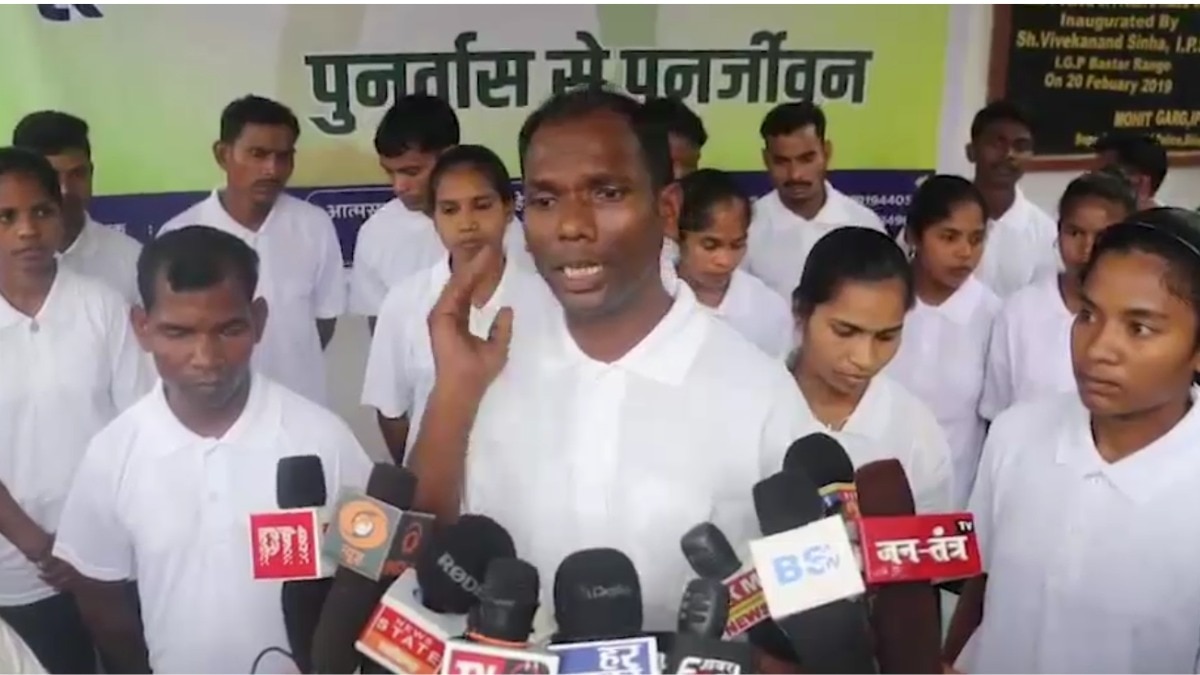 छत्तीसगढ़ के चार जिलों 66 नक्सलियों ने किया सरेंडर