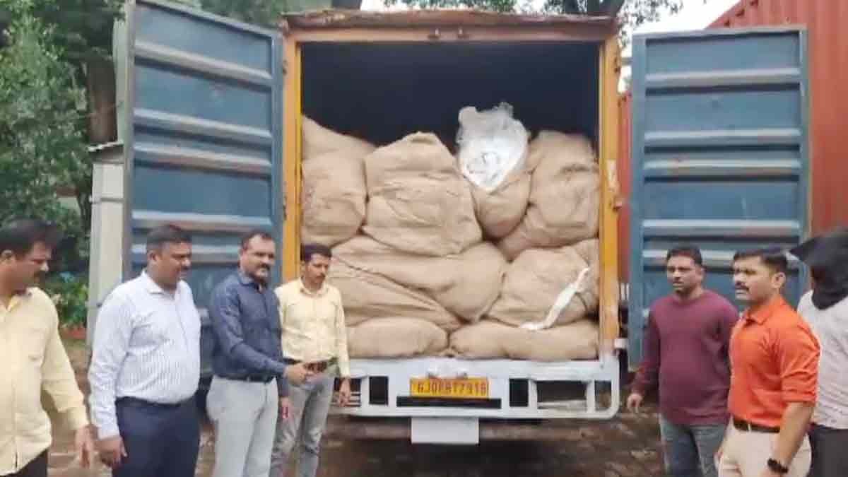 नवी मुंबई क्राइम ब्रांच की बड़ी कार्रवाई, 3 करोड़ से ज्यादा का गुटखा जब्त