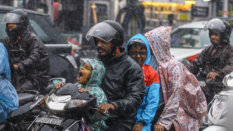 दिल्ली समेत आज कई राज्यों में बारिश की संभावना है. (File Photo-PTI)