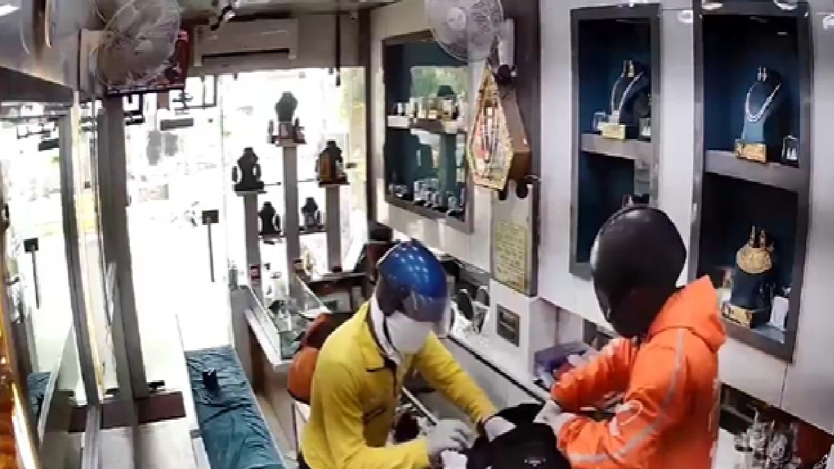 ब्लिंकइट और स्विगी की ड्रेस पहनकर ज्वेलर्स की दुकान में लूट (Photo: ITG)
