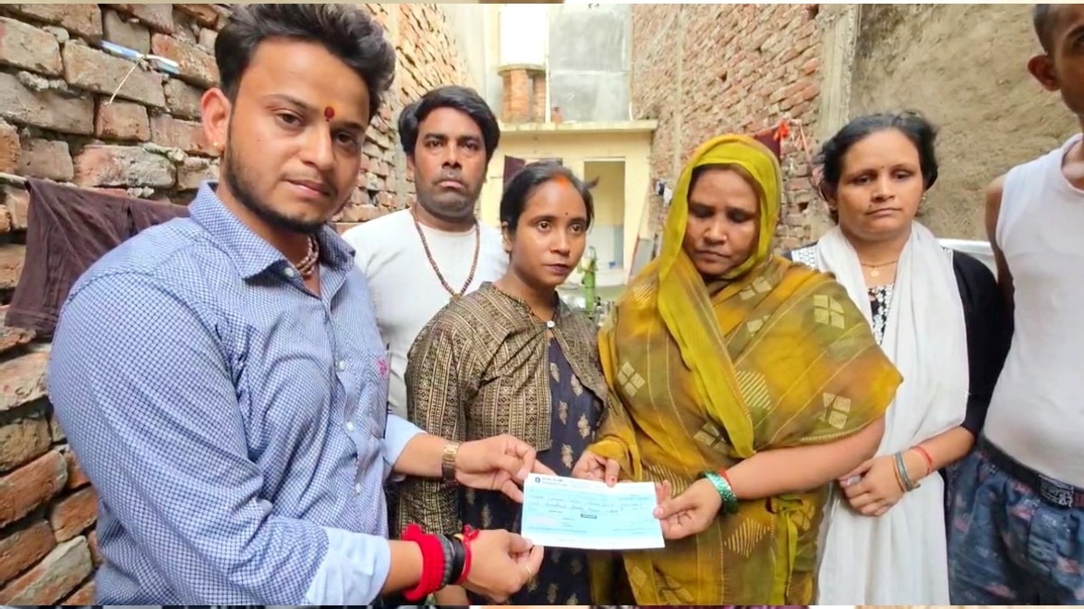 बागेश्वर महाराज ने भेजी एक दिन की चढ़ोतरी.