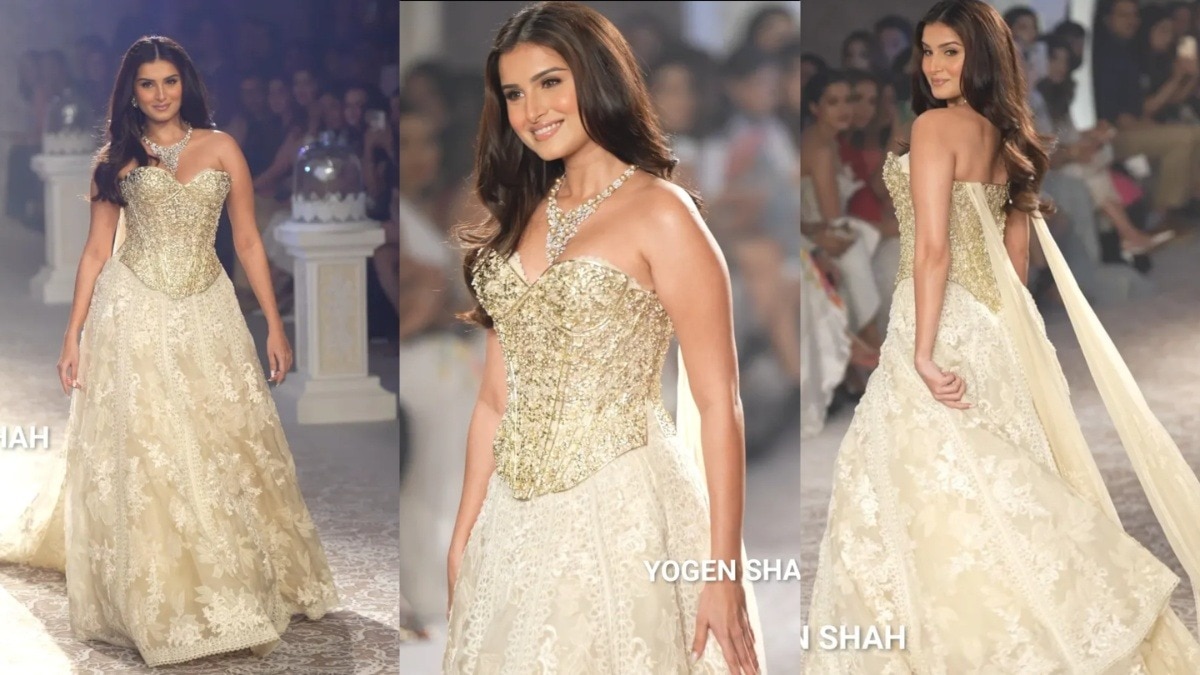 रैंप पर वॉक करतीं तारा सुतारिया (Photo: Instagram/@yogenshah_s) 