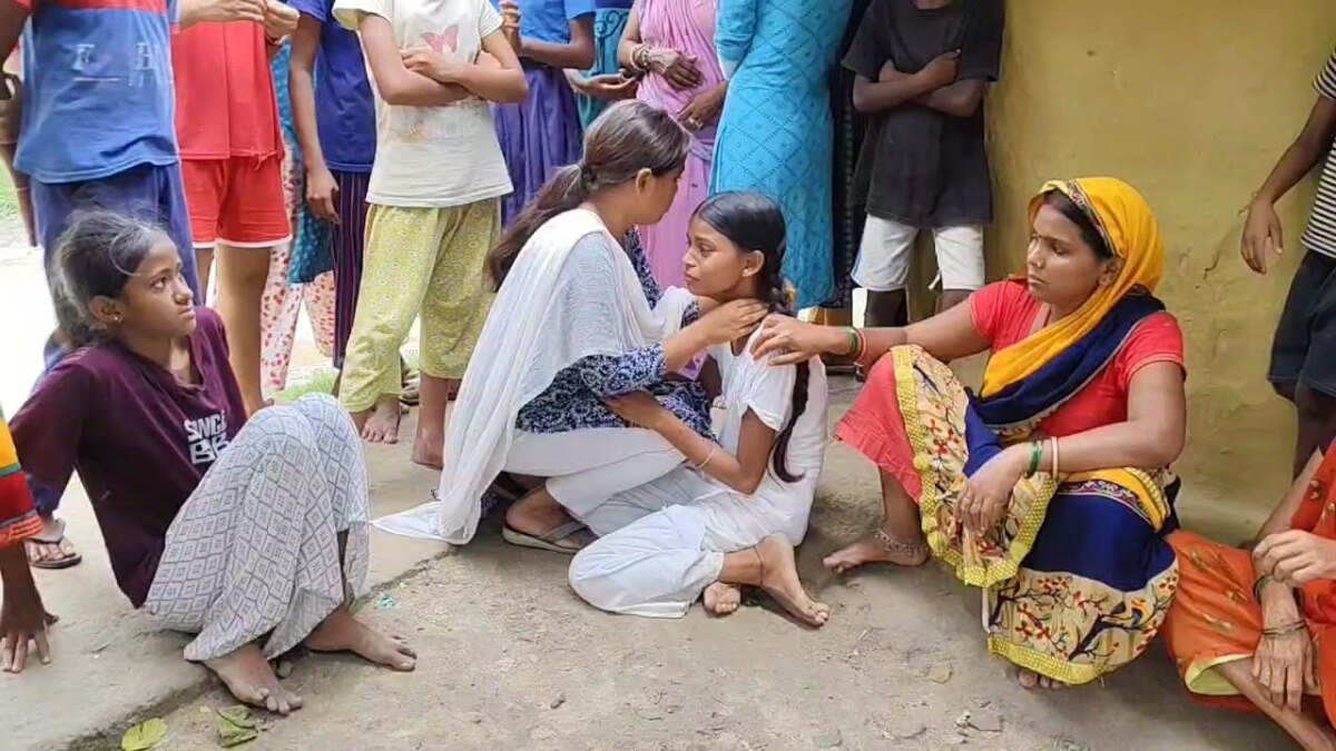 रोते-बिलखते परिजन.(Photo: Sujeet Kumar/ITG)