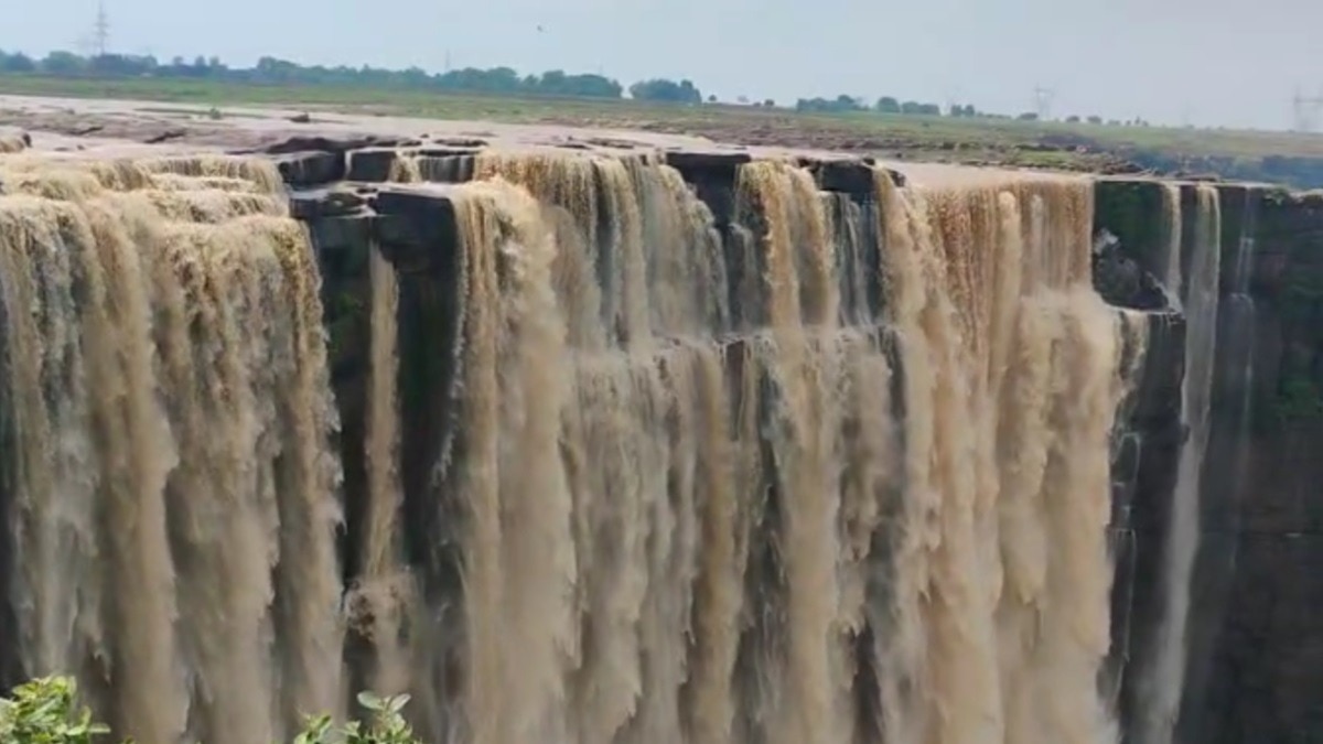 मऊगंज जिले का बहुती वॉटरफॉल. 