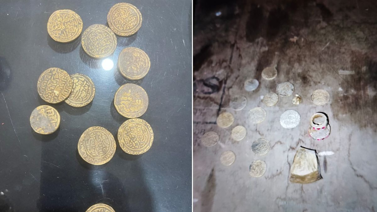 गली में खुदाई के दौरान निकले सोने के सिक्के. (Photo ITG)