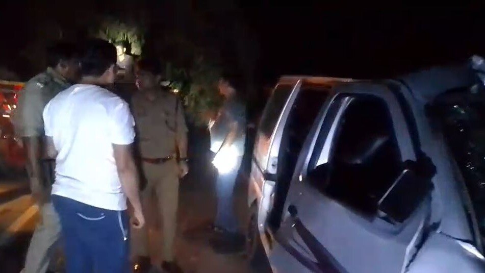 कार सवार तीन लोगों की मौत (Photo: Screengrab)