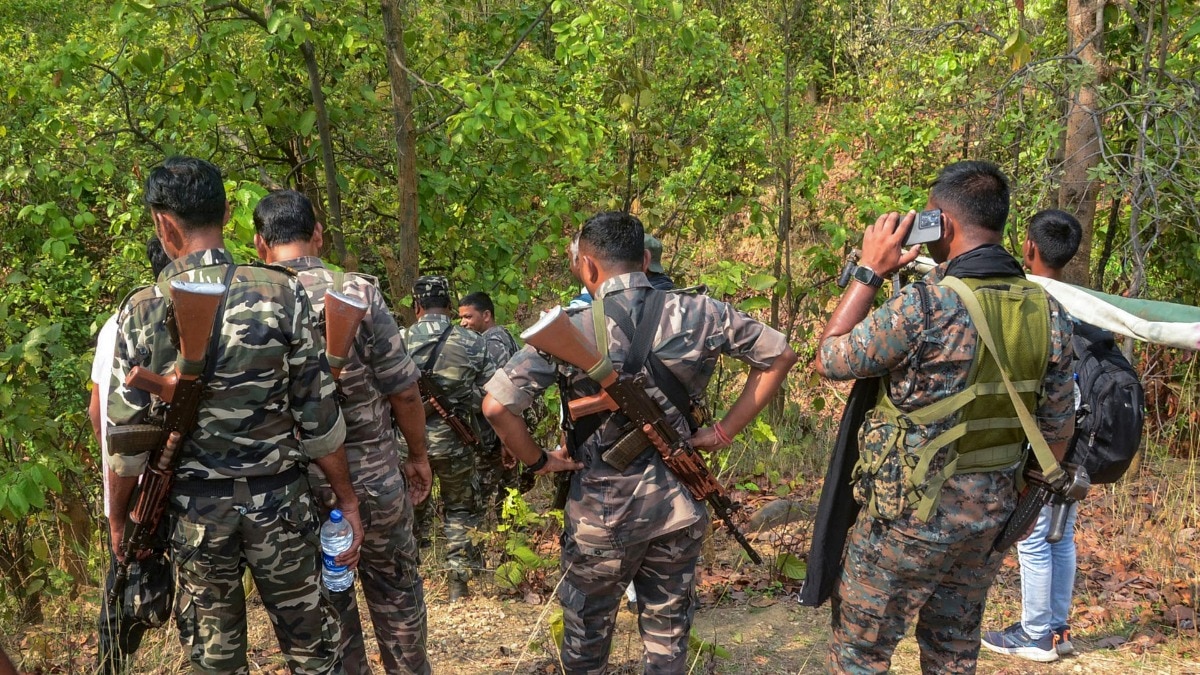 दो महिला नक्सलियों समेत चार ढेर (Photo: PTI)