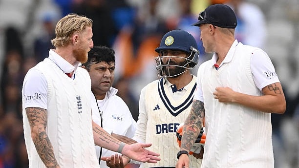 Ben Stokes speaks with India batsman Ravindra Jadeja (Photo: Getty Images)