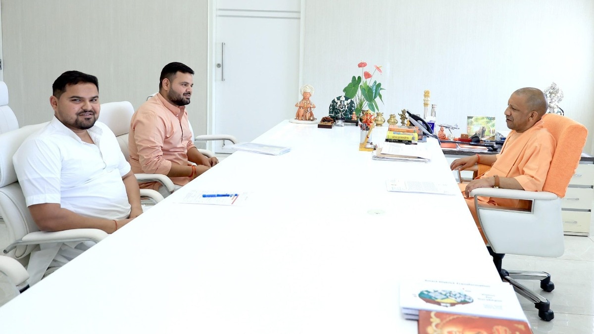 cm yogi adityanath prateek bhushan karna bhushan