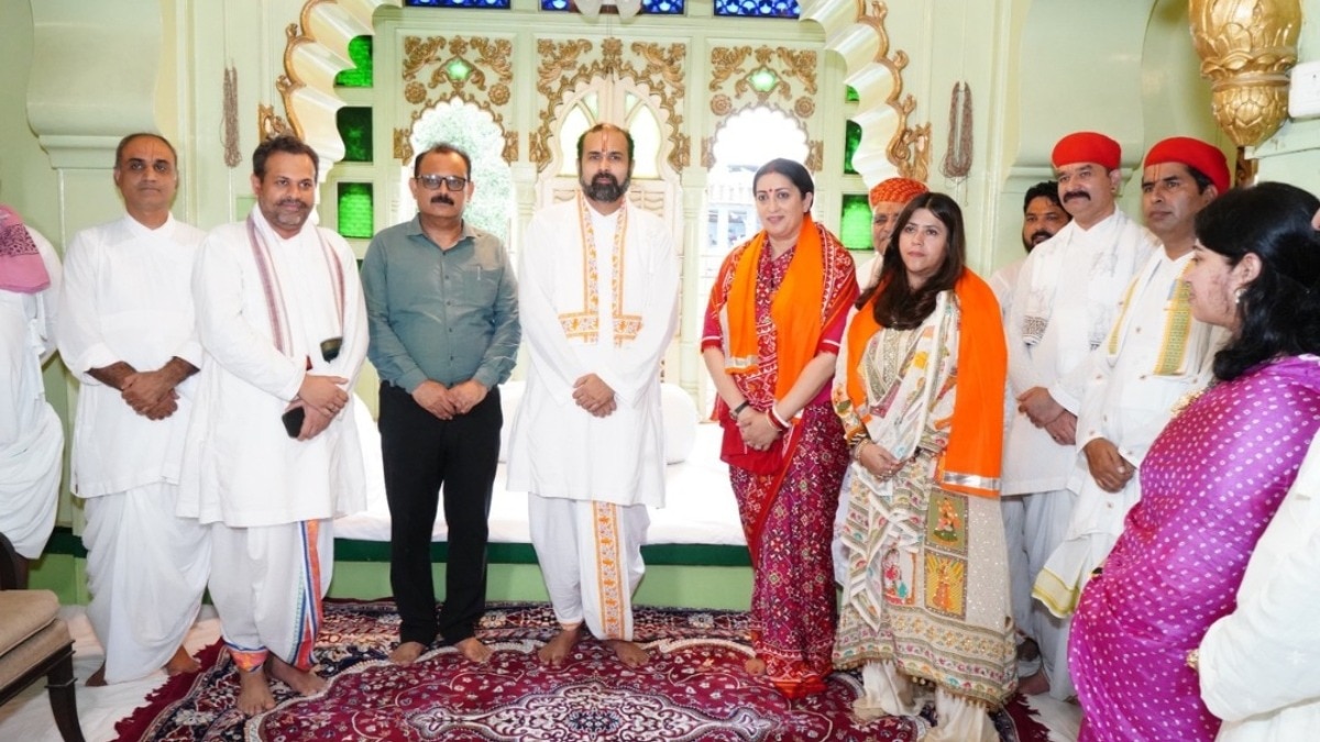 Ekta kapoor and Smriti irani reaches Nathdwara mandir in Udaipur