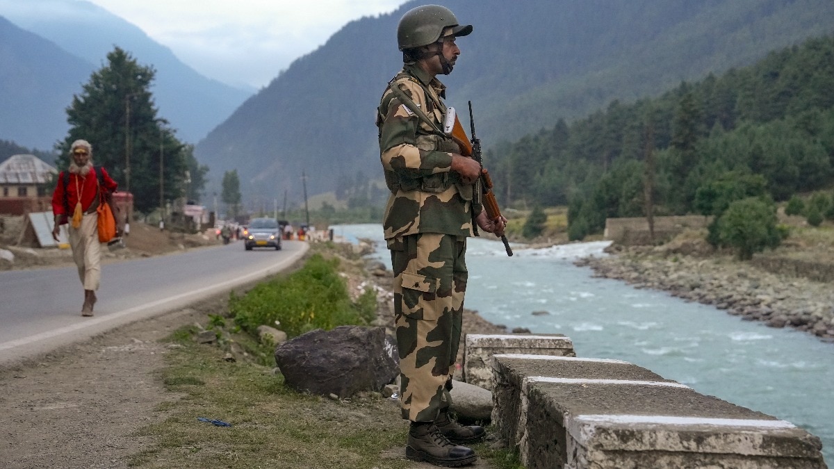 पहलगाम में सुरक्षा के कड़े इंतजाम (Photo: PTI)