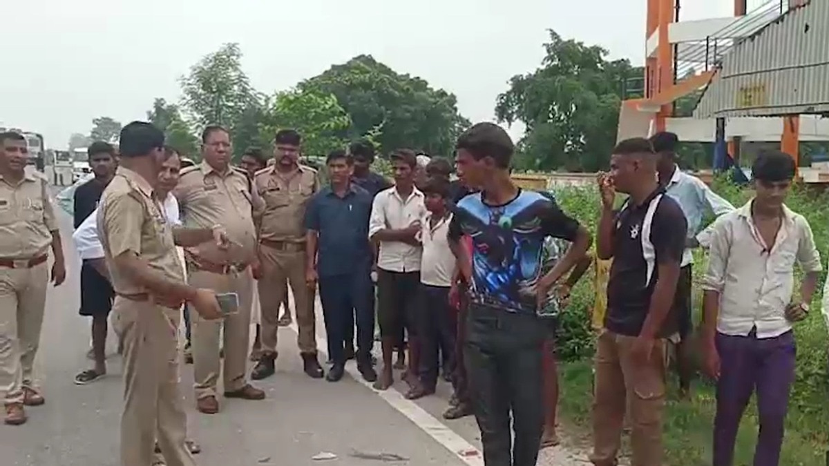 बदायूं में सड़क हादसे में 2 बच्चों की मौत. (Photo: Screengrab)