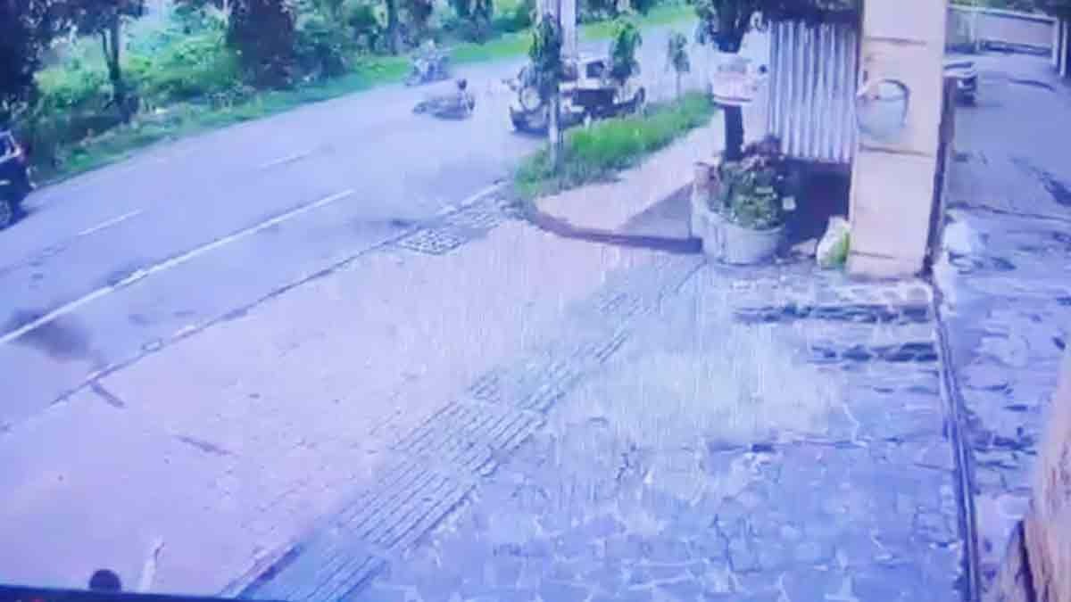 सड़क हादसे की घटना CCTV में हुई कैद  (Photo: Screengrab)