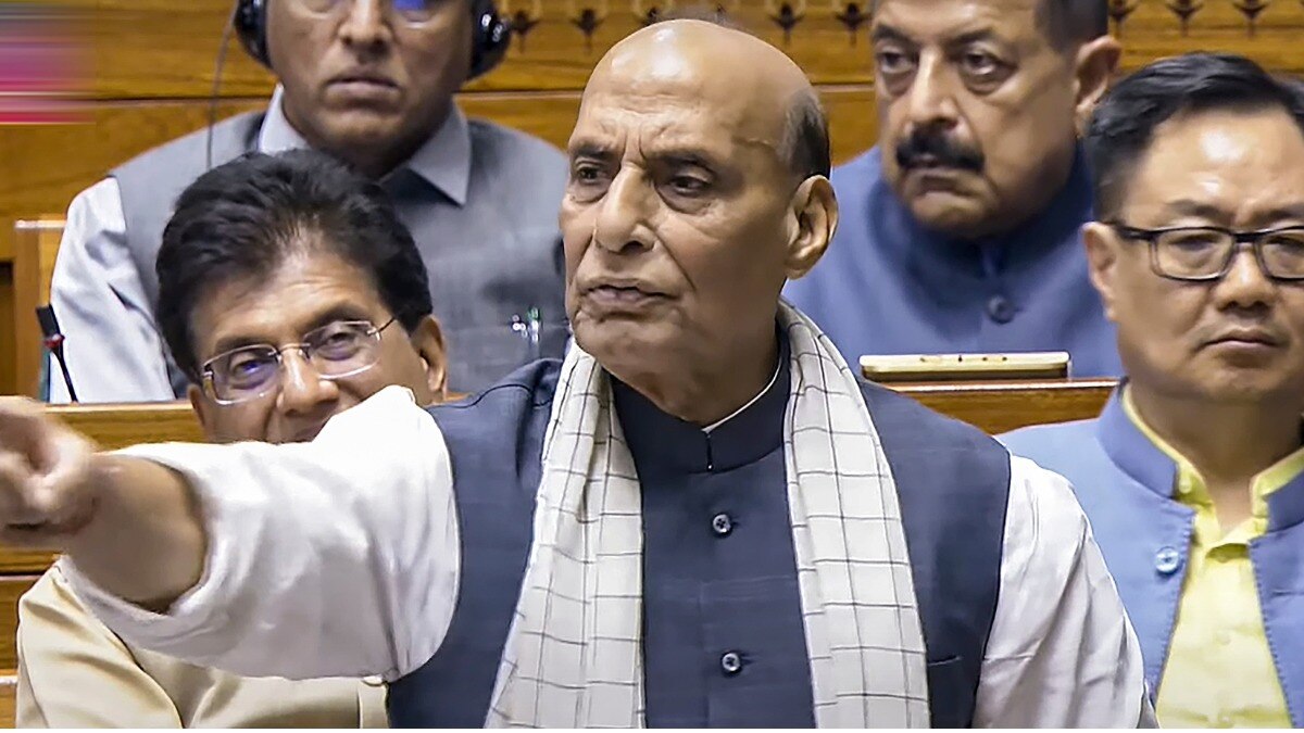 संसद, सिंदूर और संग्राम! विपक्ष ने की सवालों की बौछार, तो सरकार ने खड़ी की जवाबों की दीवार… लोकसभा में जमकर चले सियासी तीर