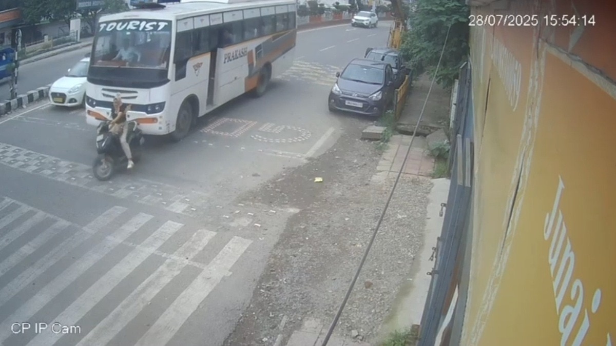 Bus and scooty