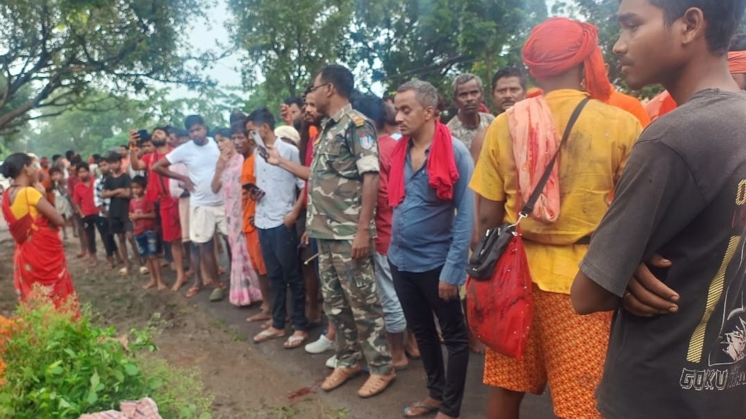 Deoghar accident - झारखंड के देवघर में कांवड़ियों की बस ट्रक से टकराई, 18  की मौत, जल चढ़ाने आए थे श्रद्धालु - Deoghar accident Truck collides with a  bus full 18 Kanwariyas died lcly ...