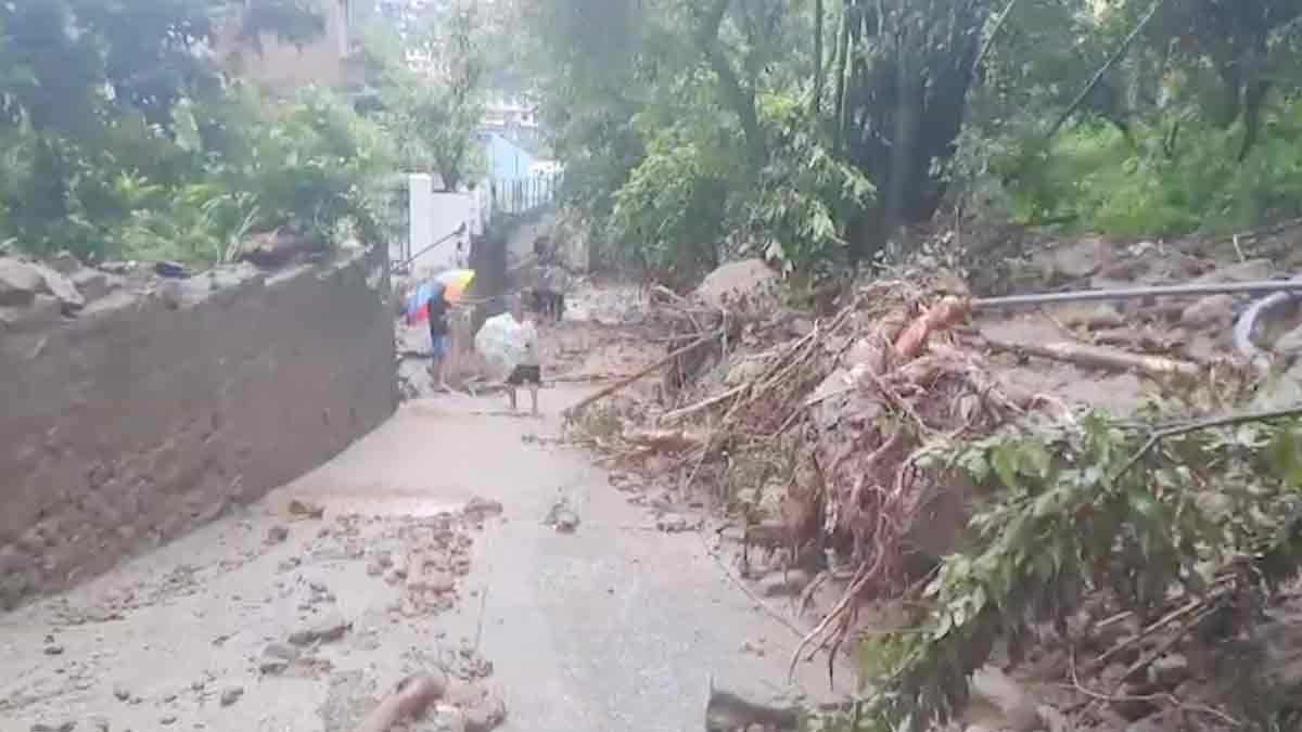 flash flood wreaks havoc in Mandi