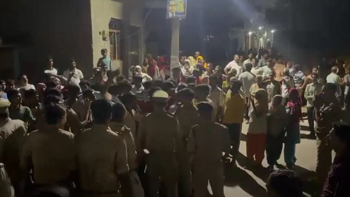 युवक की हत्या से लोगों में आक्रोश. (Photo: Screengrab)