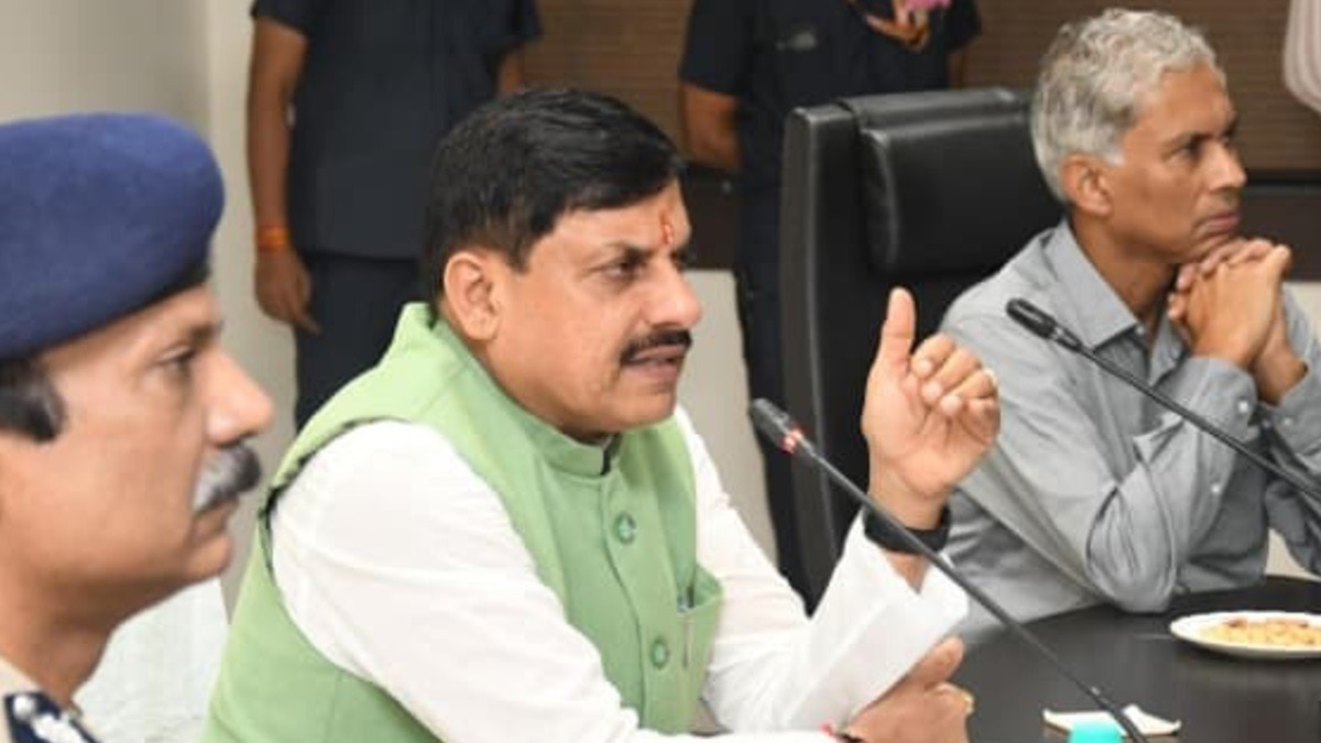 CM मोहन यादव ने बचाव कार्यों का लिया अपडेट.