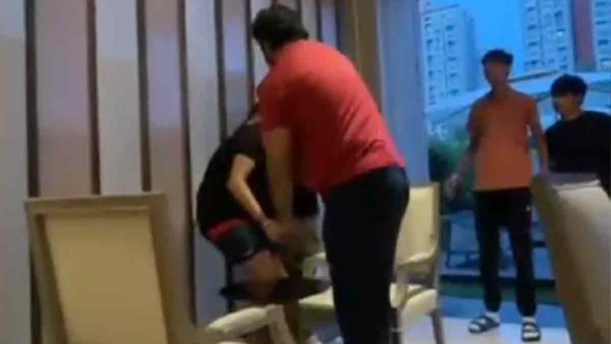 Pune: बेटे से झगड़े पर बदमाश ने नाबालिग लड़कों को बेरहमी से पीटा, आरोपी किशोर भेगड़े गिरफ्तार