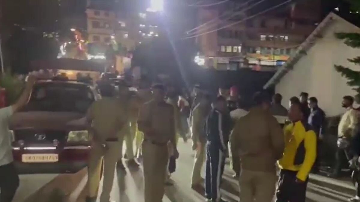 कोतवाली के बाहर हो गया हंगामा. (Photo: Screengrab)